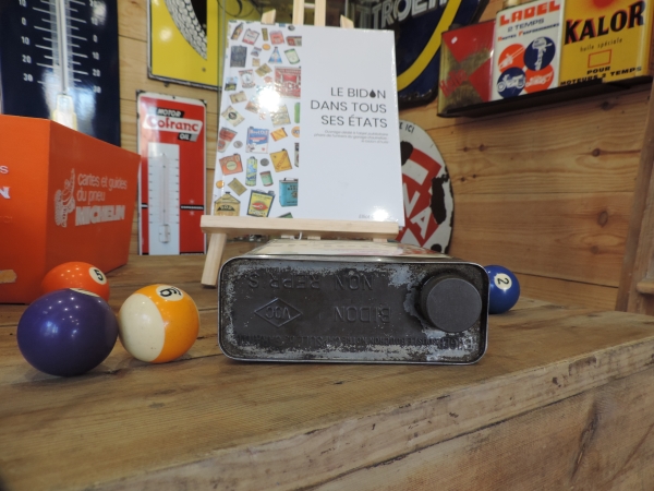 Bidon d'huile Mobiloil- 04122023_138.JPG