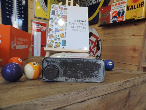 Bidon d'huile Mobiloil- 04122023_144.JPG