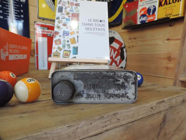 Bidon d'huile Mobiloil- 04122023_150.JPG