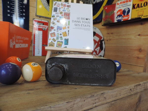 Bidon d'huile Mobiloil- 04122023_169.JPG