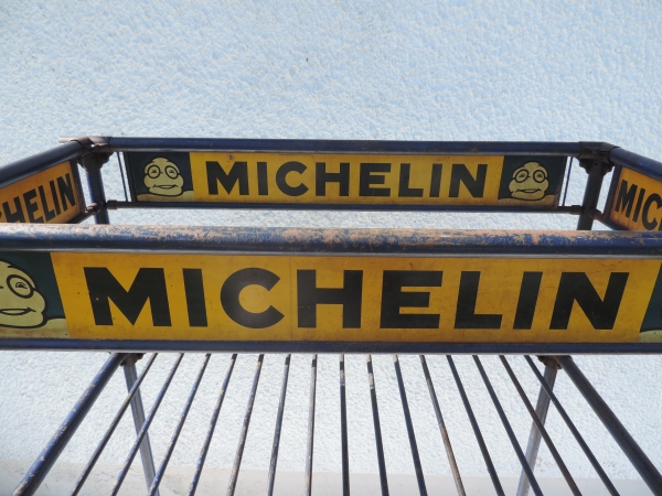 Etag&egrave;re Pr&eacute;sentoir MICHELIN- DSCN0251.JPG