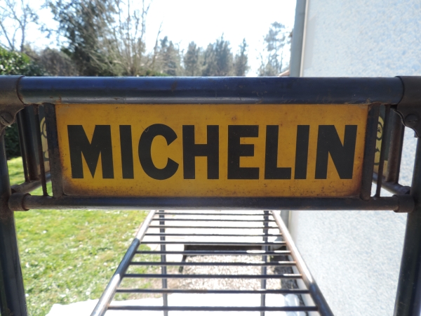 Etag&egrave;re Pr&eacute;sentoir MICHELIN- DSCN0253.JPG