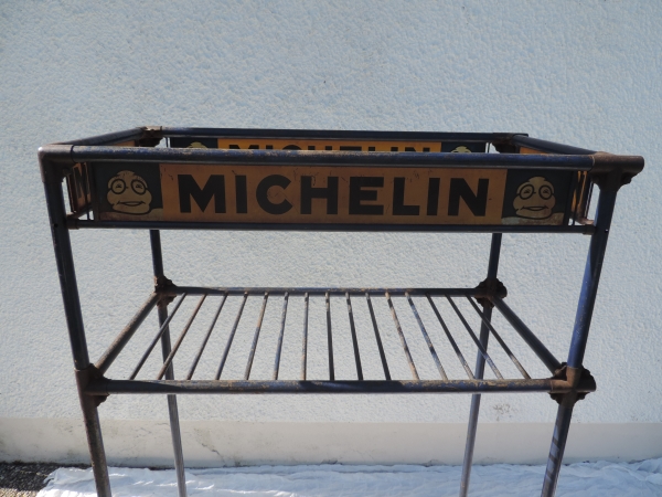Etag&egrave;re Pr&eacute;sentoir MICHELIN- DSCN0254.JPG