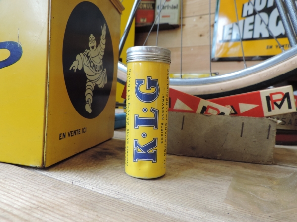 Bo&icirc;te &agrave; bougie K.L.G