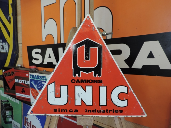 T&ocirc;le Camions UNIC