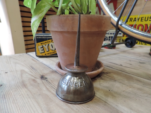 Burette &agrave; huile Singer