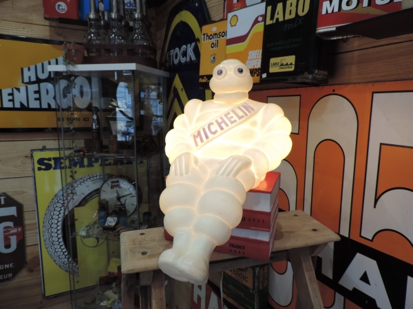 Bibendum Michelin sur guides rouge- DSCN18-07-2023-1_02.JPG