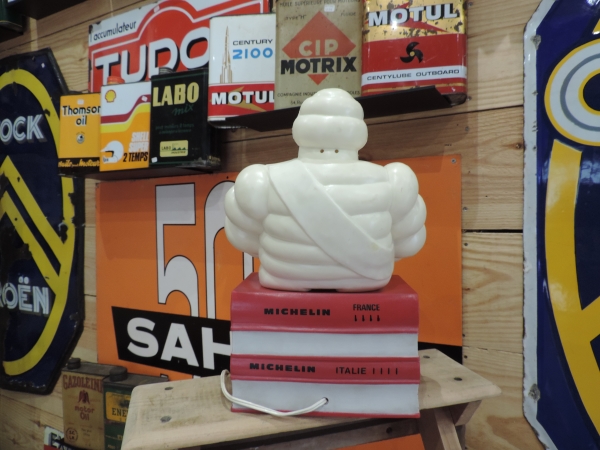 Bibendum Michelin sur guides rouge- DSCN18-07-2023-1_05.JPG