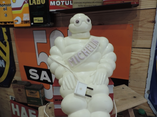 Bibendum Michelin sur guides rouge- DSCN18-07-2023-1_08.JPG