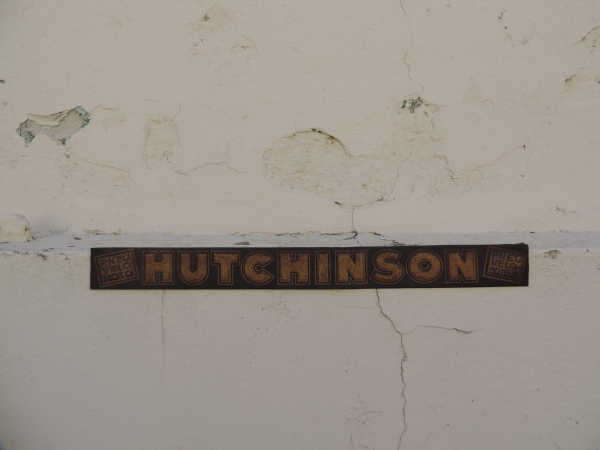 Bandeau publicitaire Hutchinson