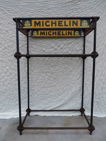 Etag&egrave;re, pr&eacute;sentoir Michelin- DSCN5022.JPG