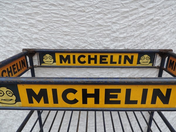 Etag&egrave;re, pr&eacute;sentoir Michelin- DSCN5024.JPG