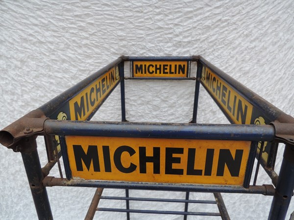 Etag&egrave;re, pr&eacute;sentoir Michelin- DSCN5025.JPG