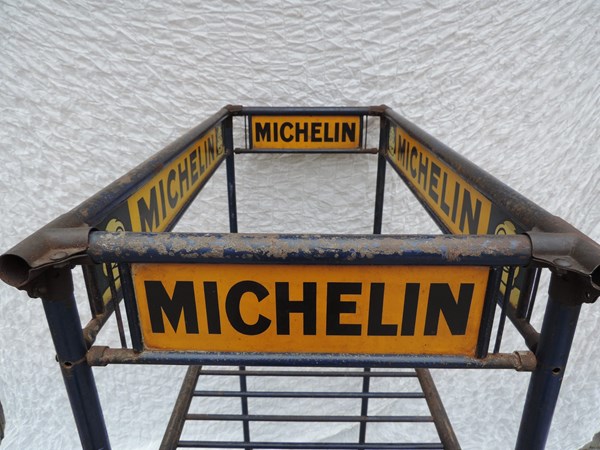 Etag&egrave;re, pr&eacute;sentoir Michelin- DSCN5026.JPG