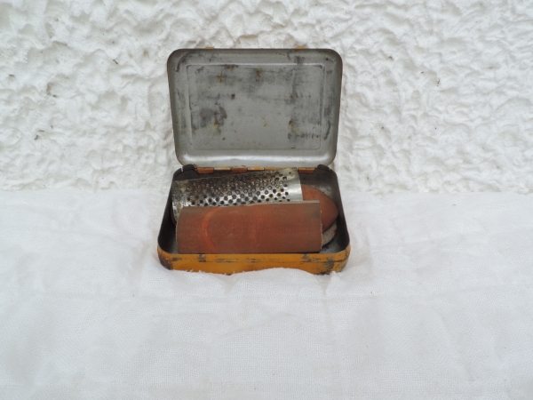 Bo&icirc;te publicitaire Dunlop- DSCN6441.JPG
