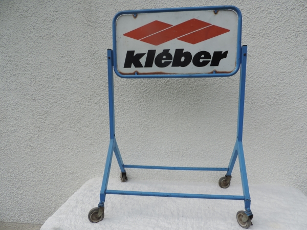 Présentoir à pneus Kléber