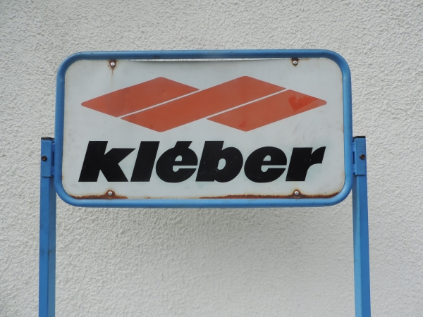 Pr&eacute;sentoir &agrave; pneus Kl&eacute;ber- DSCN6619.JPG