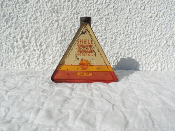 Bidon d'huile triangulaire Shell- DSCN7012.JPG
