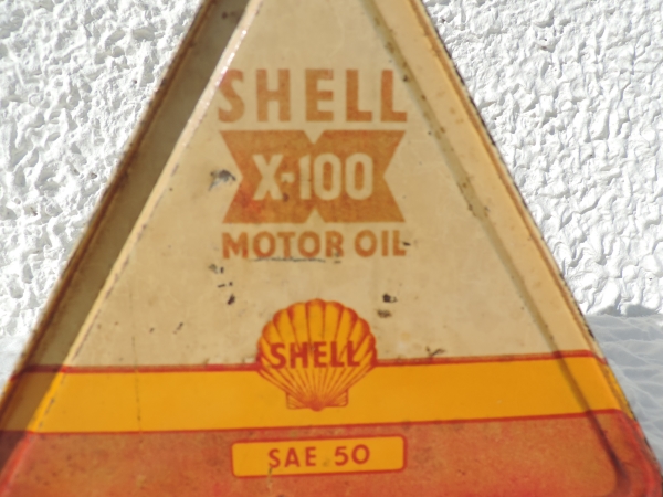 Bidon d'huile triangulaire Shell- DSCN7016.JPG