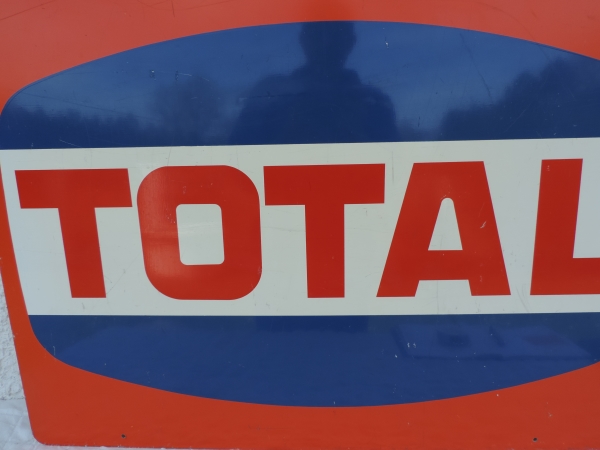 Tole publicitaire TOTAL- abcd2675.JPG