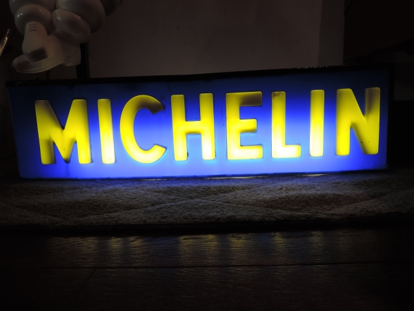 Enseigne lumineuse MICHELIN- abcd2870.JPG