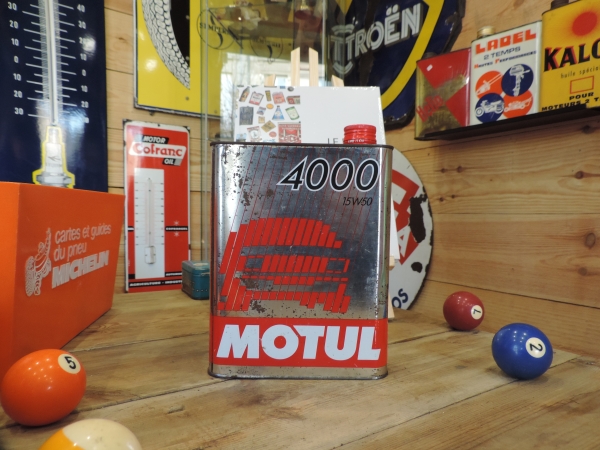 Bidon d'huile Motul- efgh071223_127.JPG