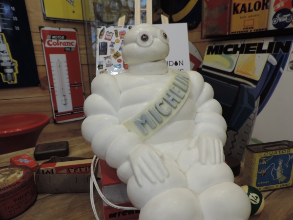 Lampe Michelin sur Guides rouges- efgh091223_21.JPG