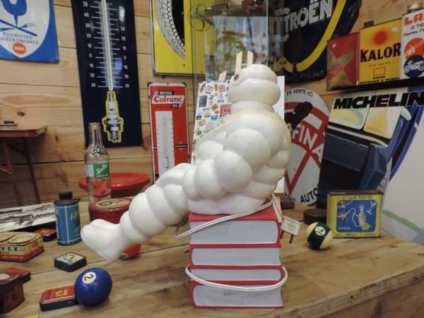 Lampe Michelin sur Guides rouges- efgh091223_23.JPG