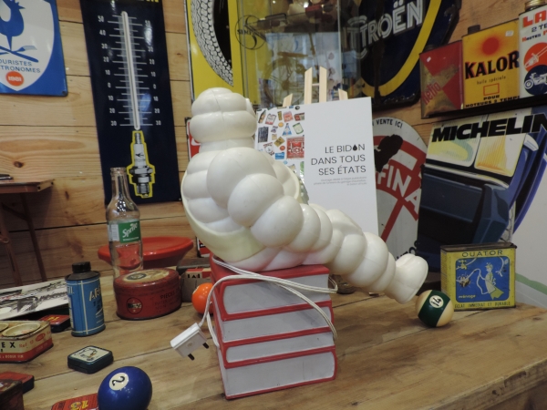Lampe Michelin sur Guides rouges- efgh091223_25.JPG