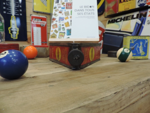 Bidon d'huile Aeroshell- efgh091223_32.JPG
