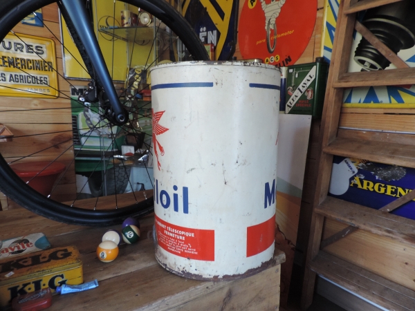 Fut &agrave; huile Mobiloil- efghi04122024-1_87.JPG