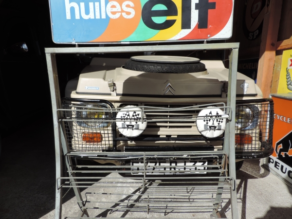 Pr&eacute;sentoir &agrave; bidons d'huile ELF- efghi13042024-1_07.JPG