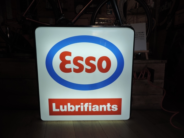 Enseigne lumineuse Esso