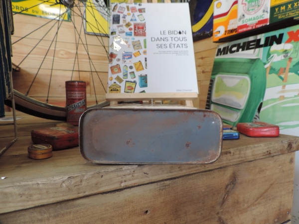 Bidon d'huile Esso- efghi17032024-1_36.JPG