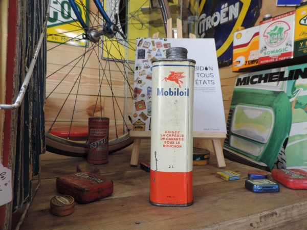 Bidon d'huile Mobiloil- efghi17032024-1_84.JPG