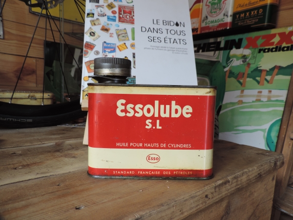 Bidon d'huile Essolube- efghi18052024-1_21.JPG