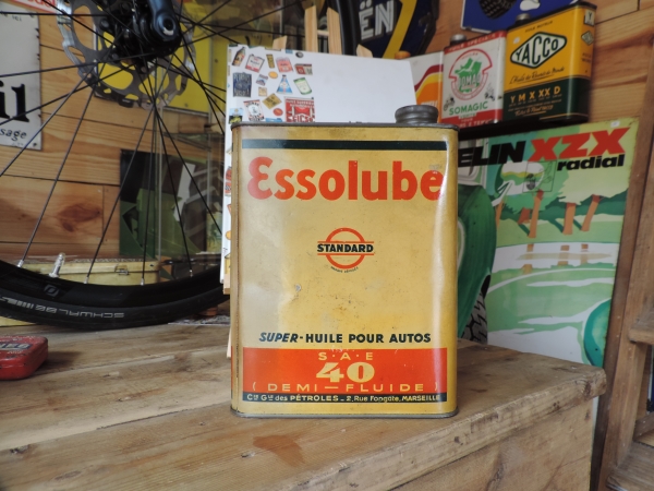 Bidon d'huile Essolube- efghi18052024-1_33.JPG