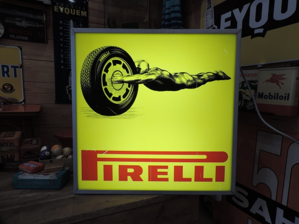 Enseigne lumineuse Pirelli