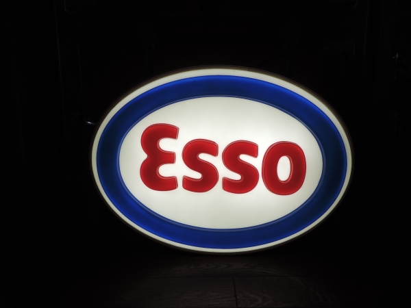 Enseigne lumineuse ESSO